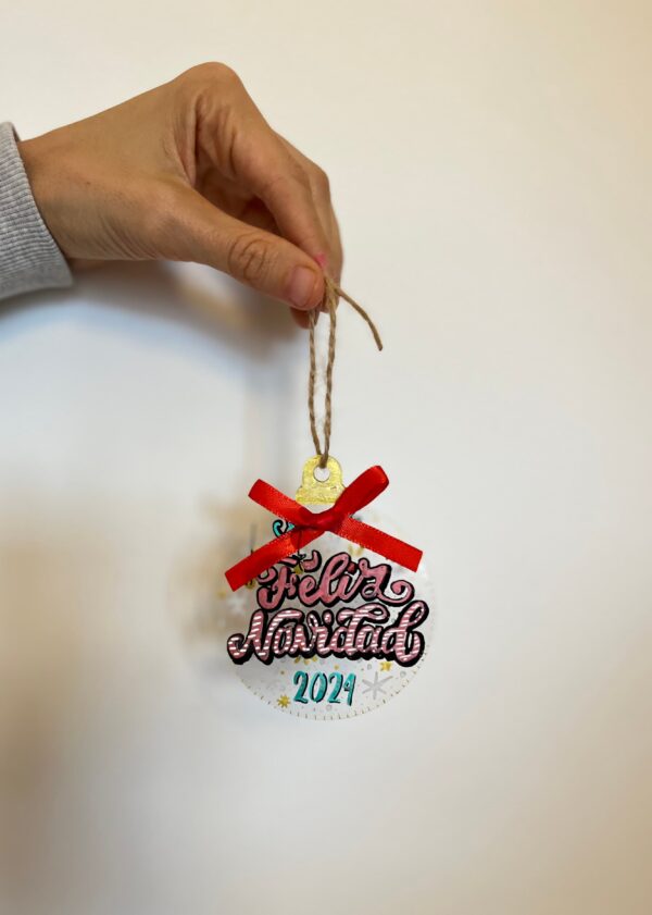 bola de navidad con lettering