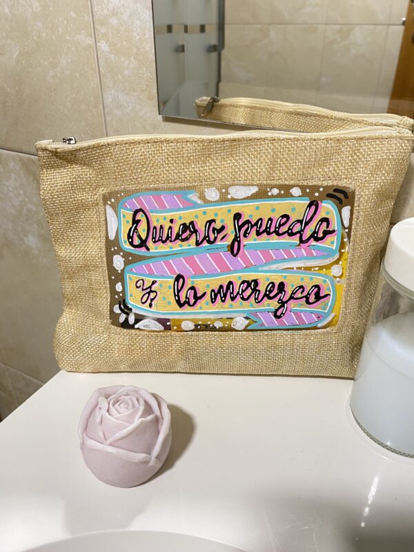 neceser de rafia personalizado con lettering